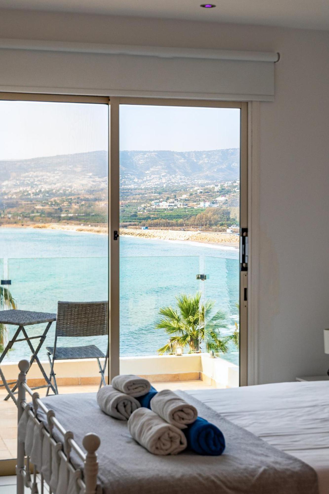 Beach Front Villa Mer Blu By Ezoria Villas Coral Bay Esterno foto