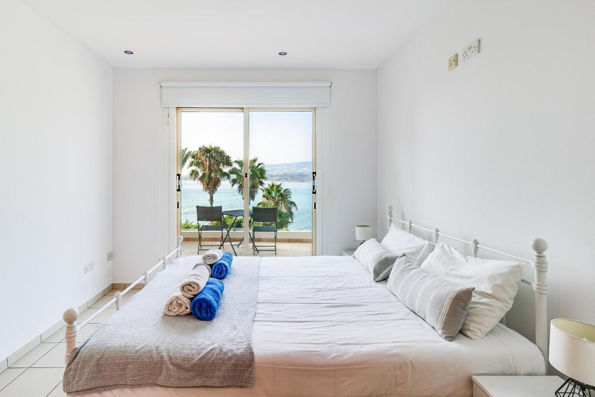Beach Front Villa Mer Blu By Ezoria Villas Coral Bay Esterno foto