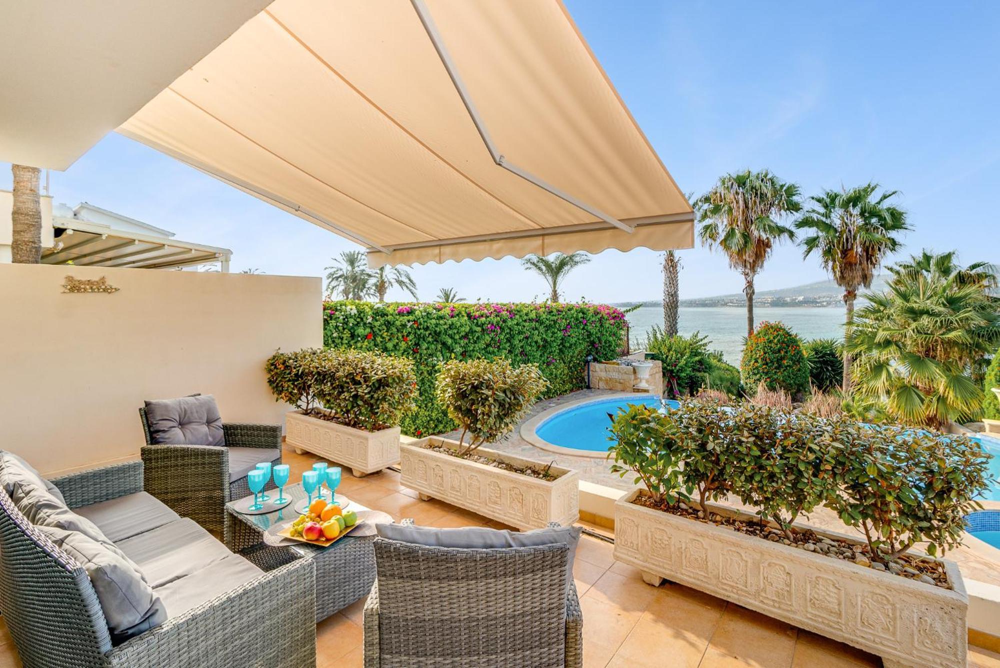 Beach Front Villa Mer Blu By Ezoria Villas Coral Bay Esterno foto